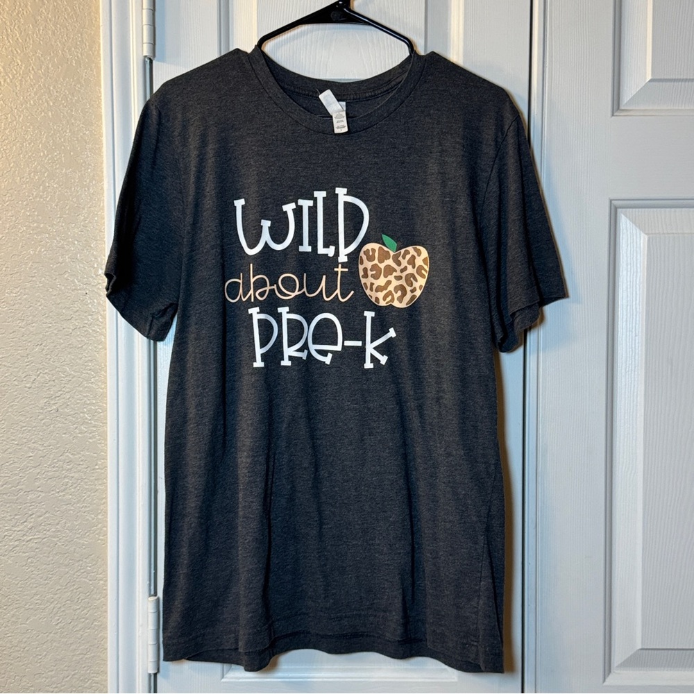 Heathered charcoal black "Wild About Pre-K" graphic tee, women’s size L‎